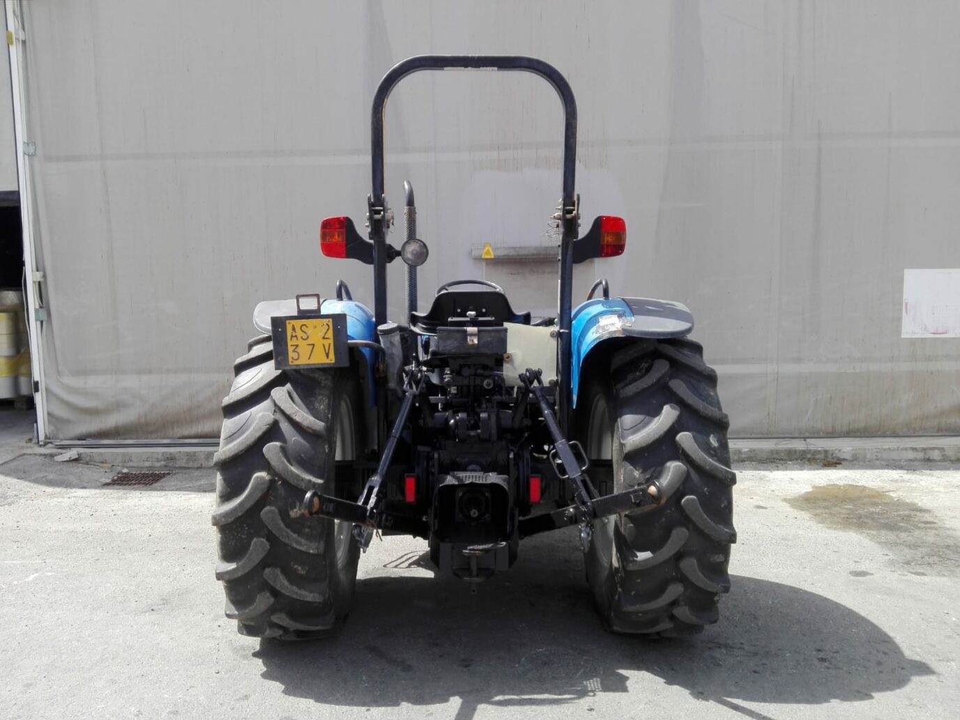 TRATTORE GOMMATO TN 55 NEW HOLLAND (RM6313) 4 TRATTORE GOMMATO TN 55 NEW HOLLAND (RM6313) - immagine 4
