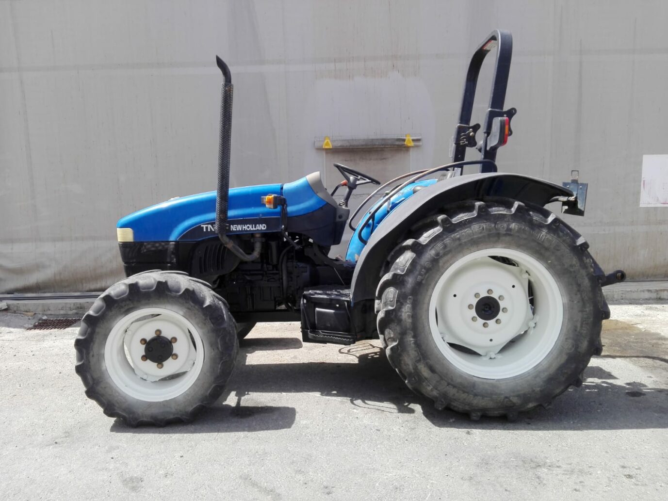 TRATTORE GOMMATO TN 55 NEW HOLLAND (RM6313) 6 TRATTORE GOMMATO TN 55 NEW HOLLAND (RM6313) - immagine 6